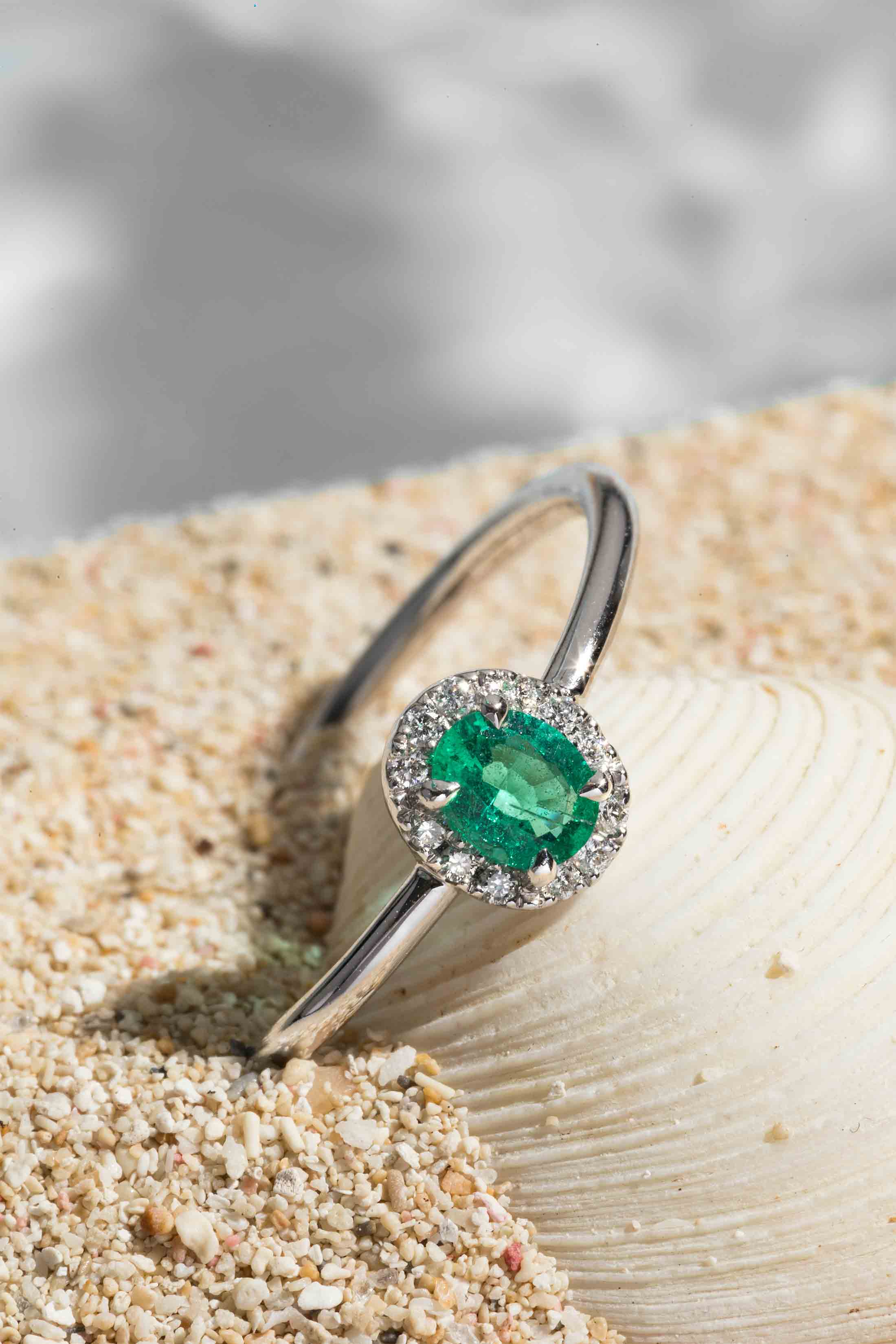 bague-or-blanc-diamant-vert